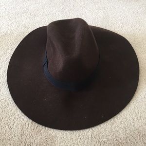 Angela William Hat 🖤🖤🖤